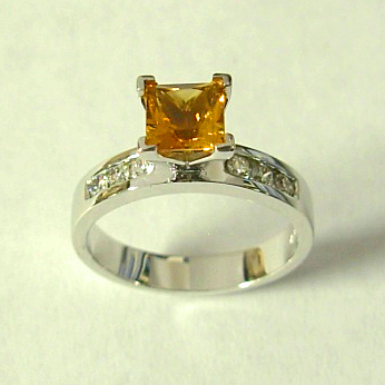 White Gold Ring With Citrine And Diamonds