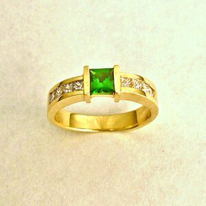 Gold Ring With Tsavorite (Green Garnet) And Diamonds